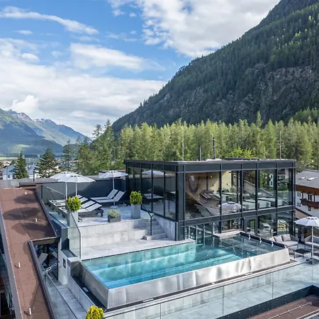 Stern Hotell 4*